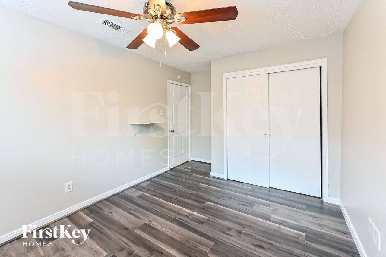 9702 Desert Flower Ln - Photo 7 of 15