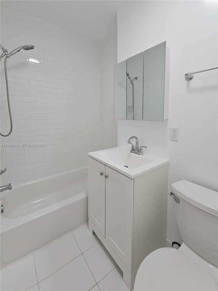 2007 Sw 10th St #3 - Photo 2 of 21