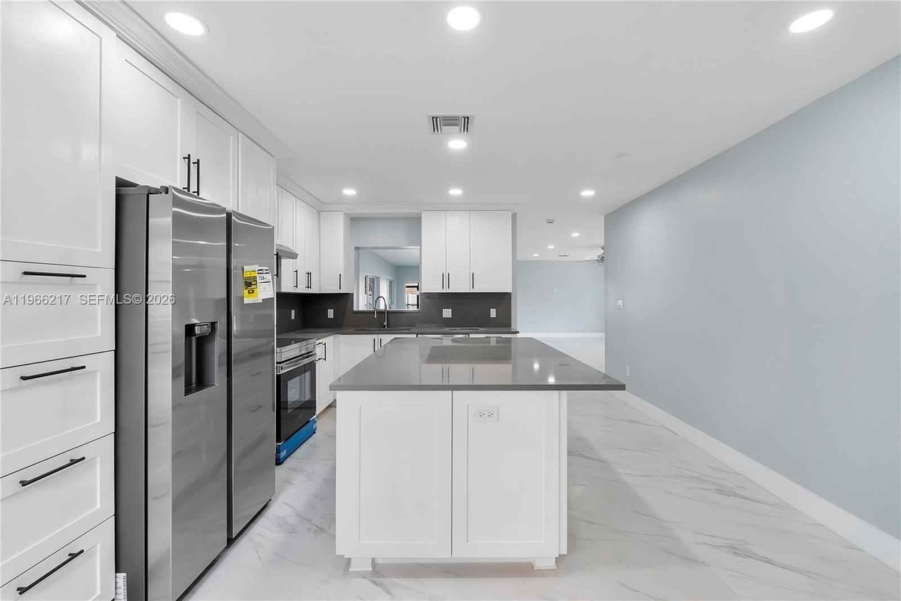 4725 Nw 5th Ct - Photo 2 of 41