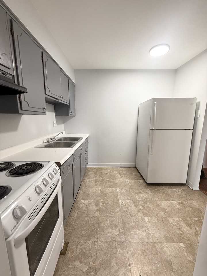 2969 Fourtowers Dr #9 - Photo 4 of 11