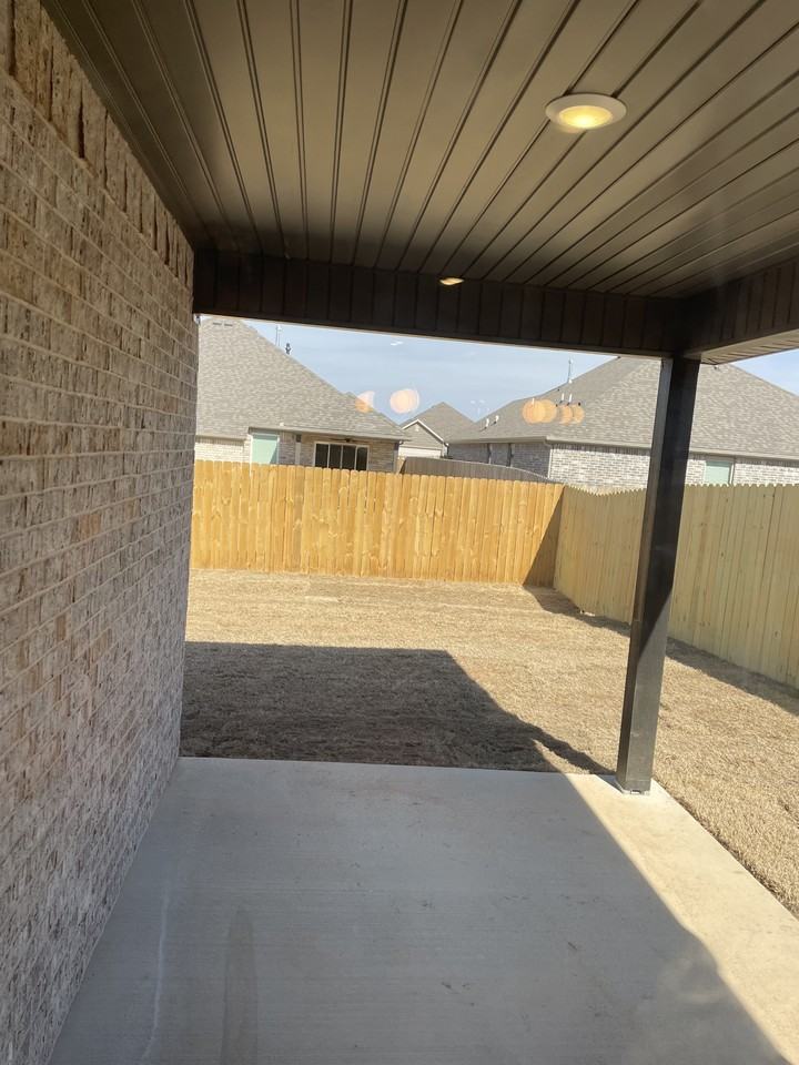 1110 Maclaren Ave - Photo 2 of 14