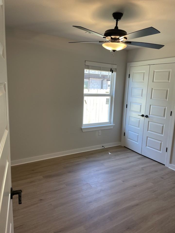 1110 Maclaren Ave - Photo 3 of 14