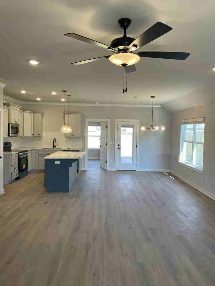 1110 Maclaren Ave - Photo 5 of 14