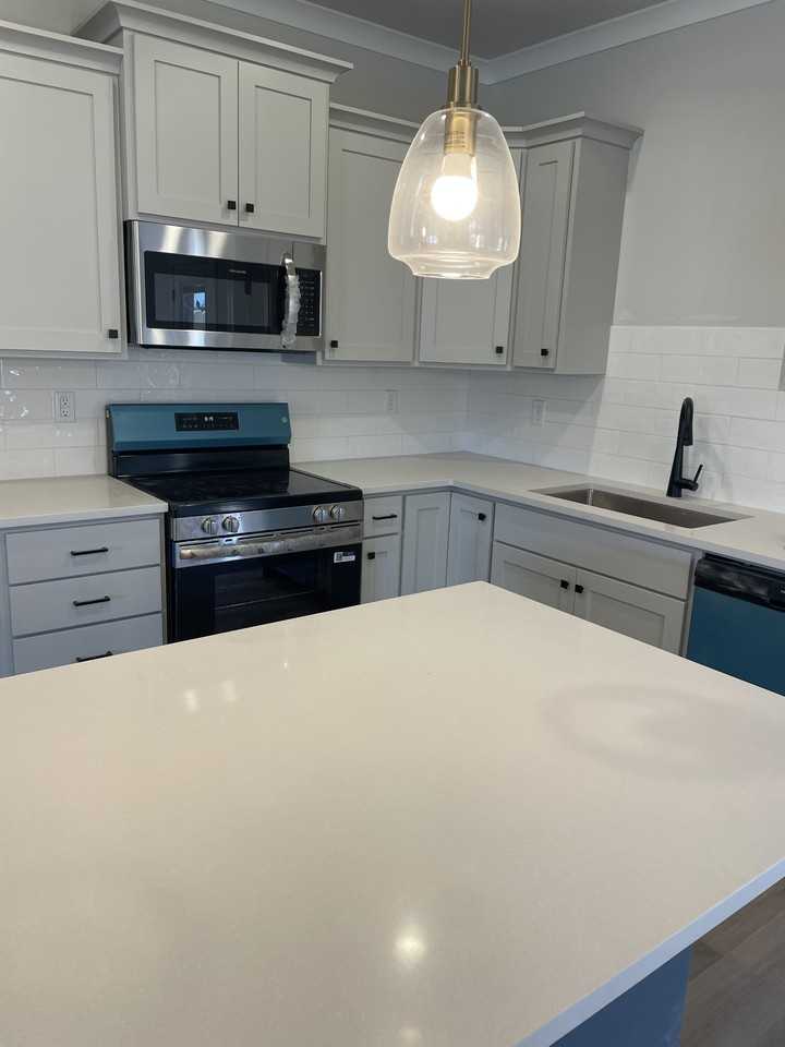 1110 Maclaren Ave - Photo 7 of 14