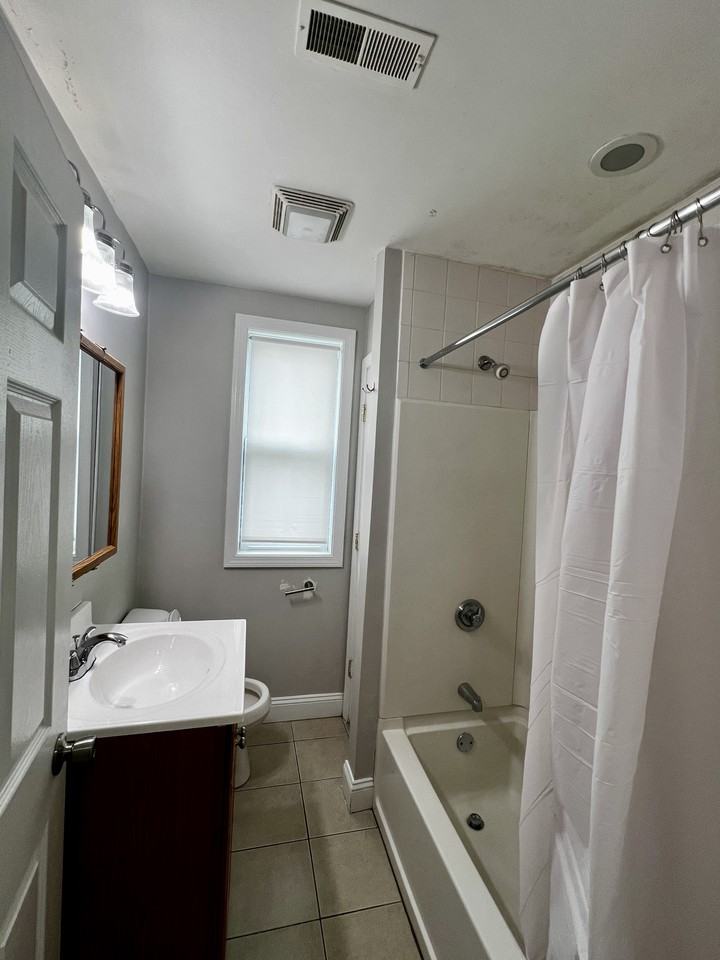 11 Highland St #1L - Photo 3 of 5