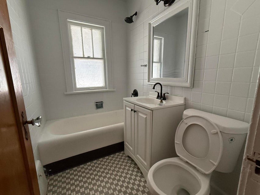 4572 N 38th St #1 - Photo 7 of 10