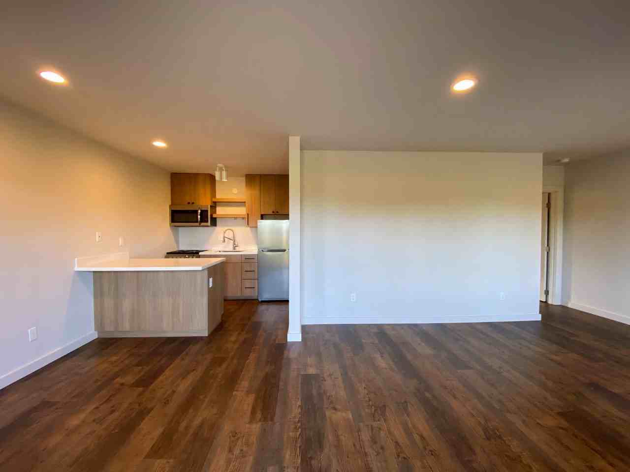 575 Greenwood Ave #1 - Photo 7 of 9