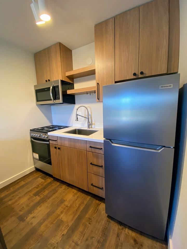 575 Greenwood Ave #2 - Photo 3 of 10