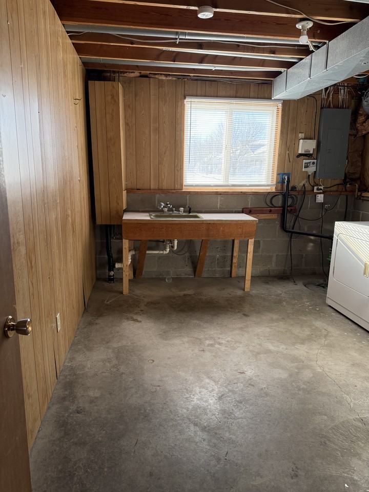 1004 Castlewood Dr - Photo 2 of 20