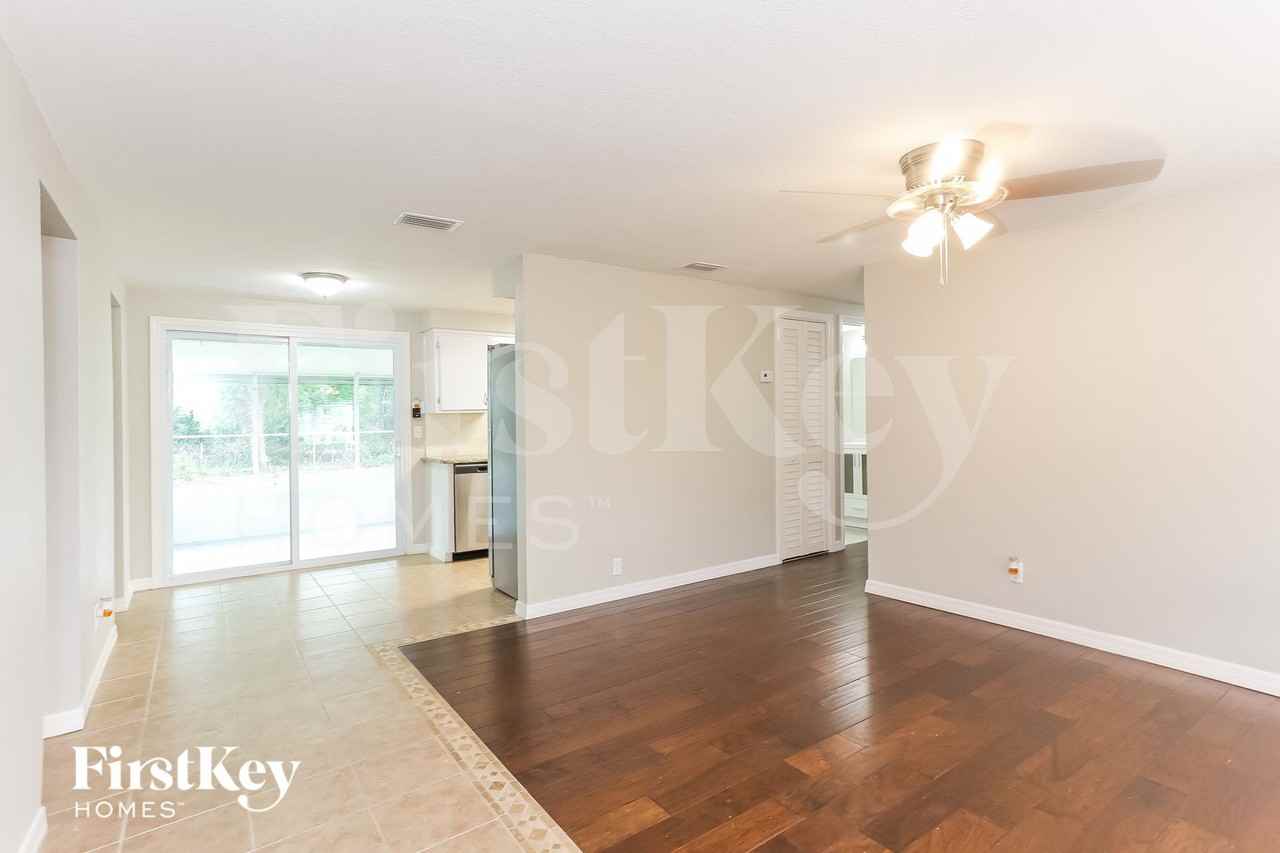 447 Clermont Dr W - Photo 4 of 15