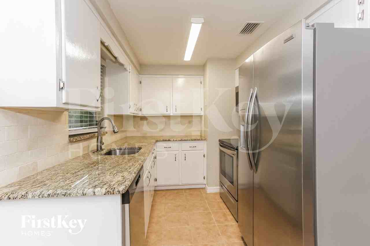 447 Clermont Dr W - Photo 6 of 15