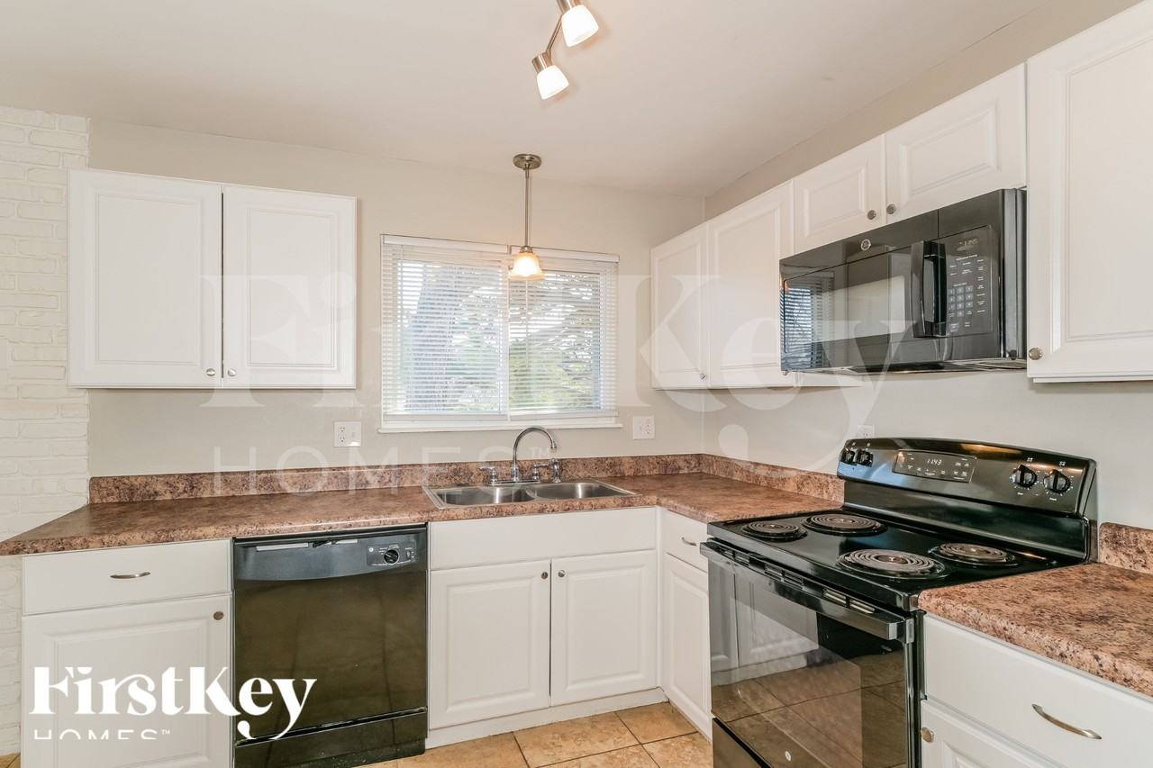 706 Boca Chica Dr - Photo 7 of 19