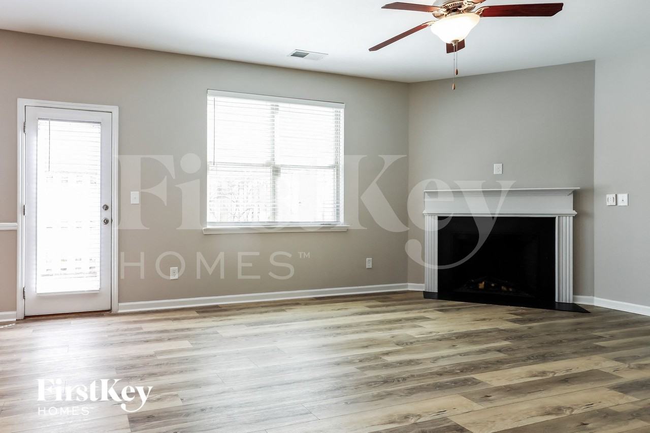 3832 Humber Ct - Photo 3 of 15