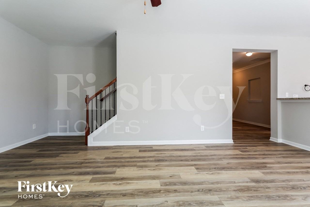 3832 Humber Ct - Photo 4 of 15