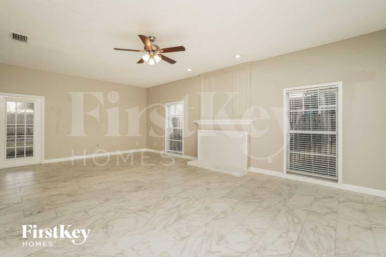 18908 Pebble Run Way - Photo 2 of 15