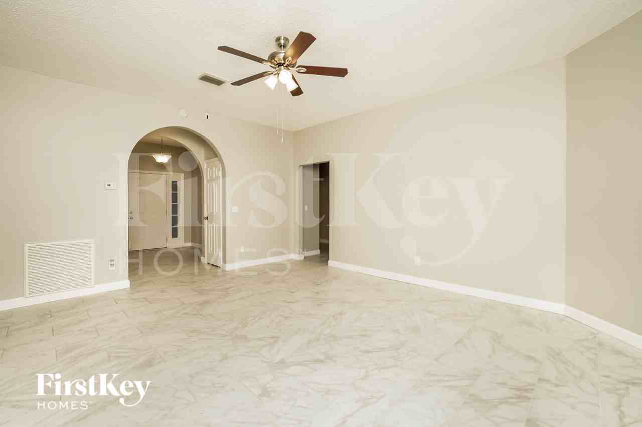 18908 Pebble Run Way - Photo 4 of 15