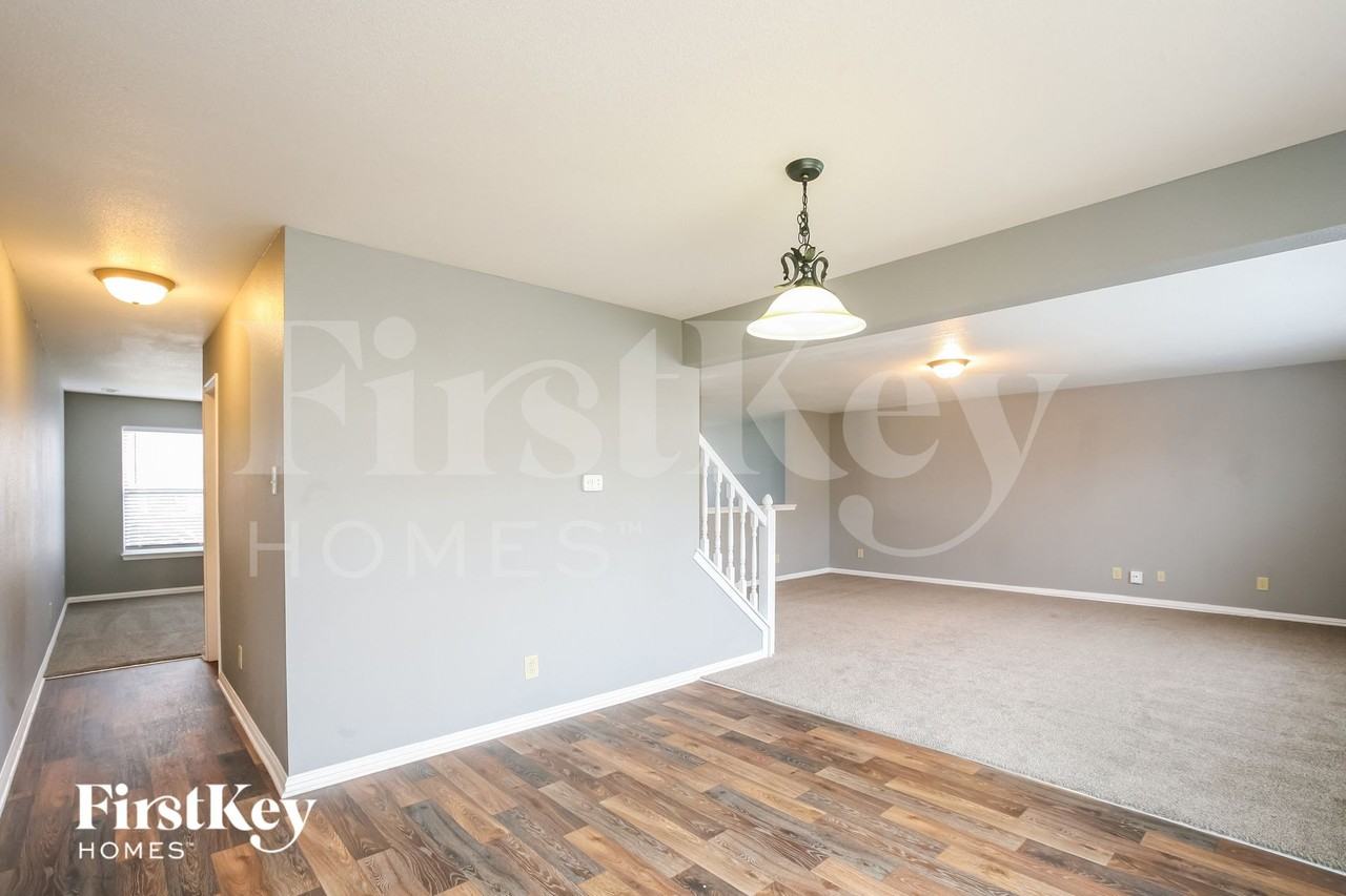 6670 Eagle Crossing Blvd - Photo 6 of 15