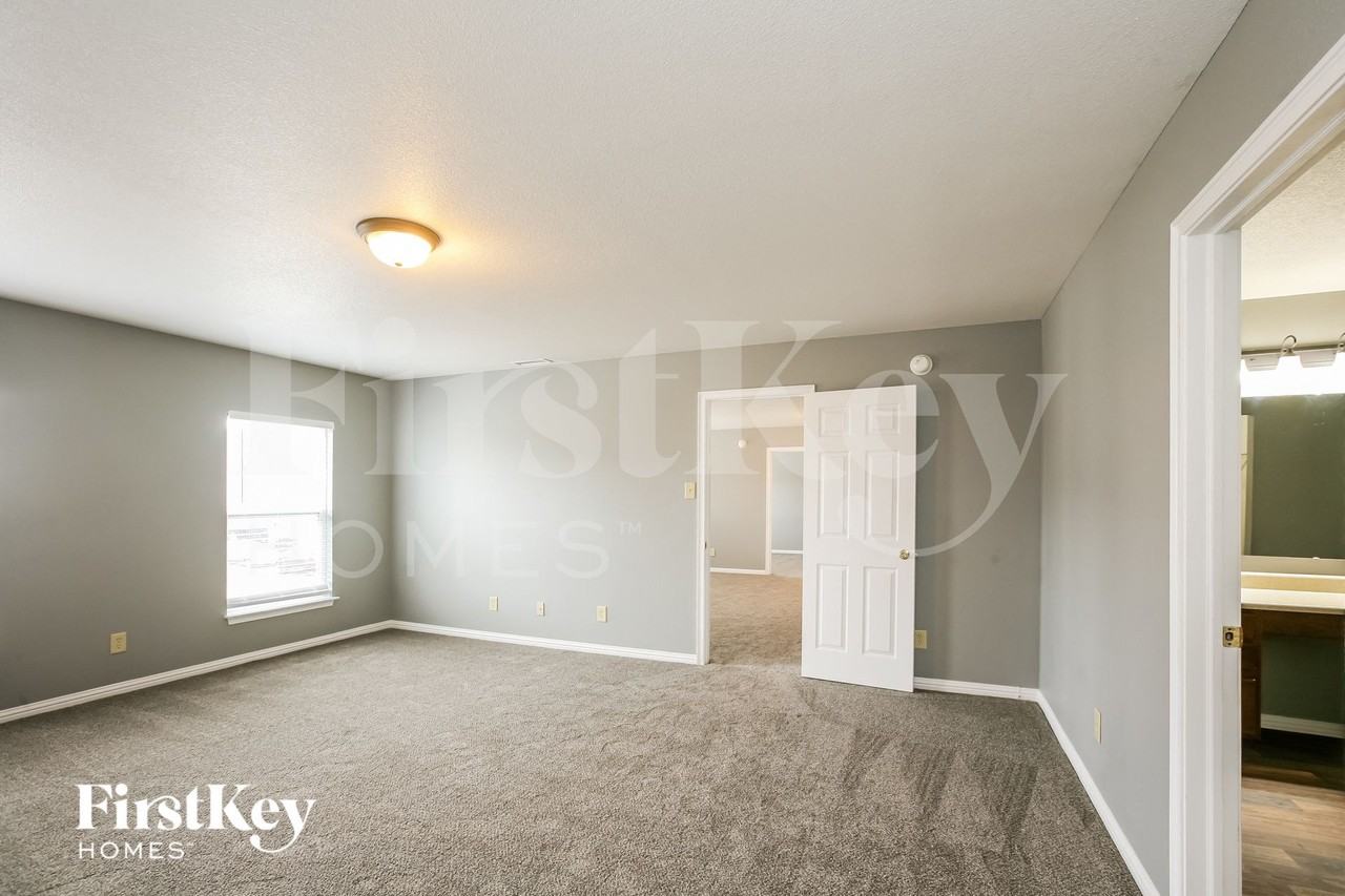 6670 Eagle Crossing Blvd - Photo 7 of 15