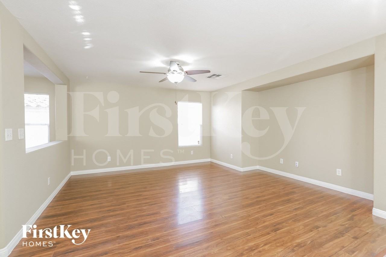 11035 Calder Ave - Photo 7 of 15