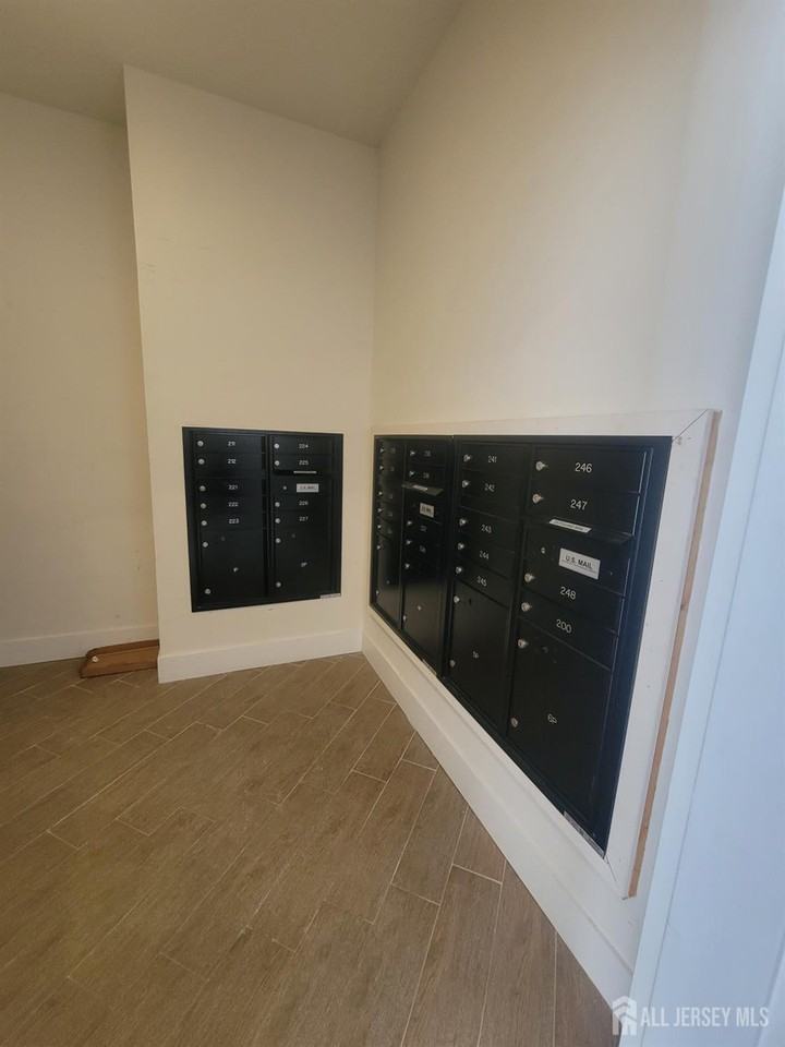 231 Lorhan Dr - Photo 4 of 33