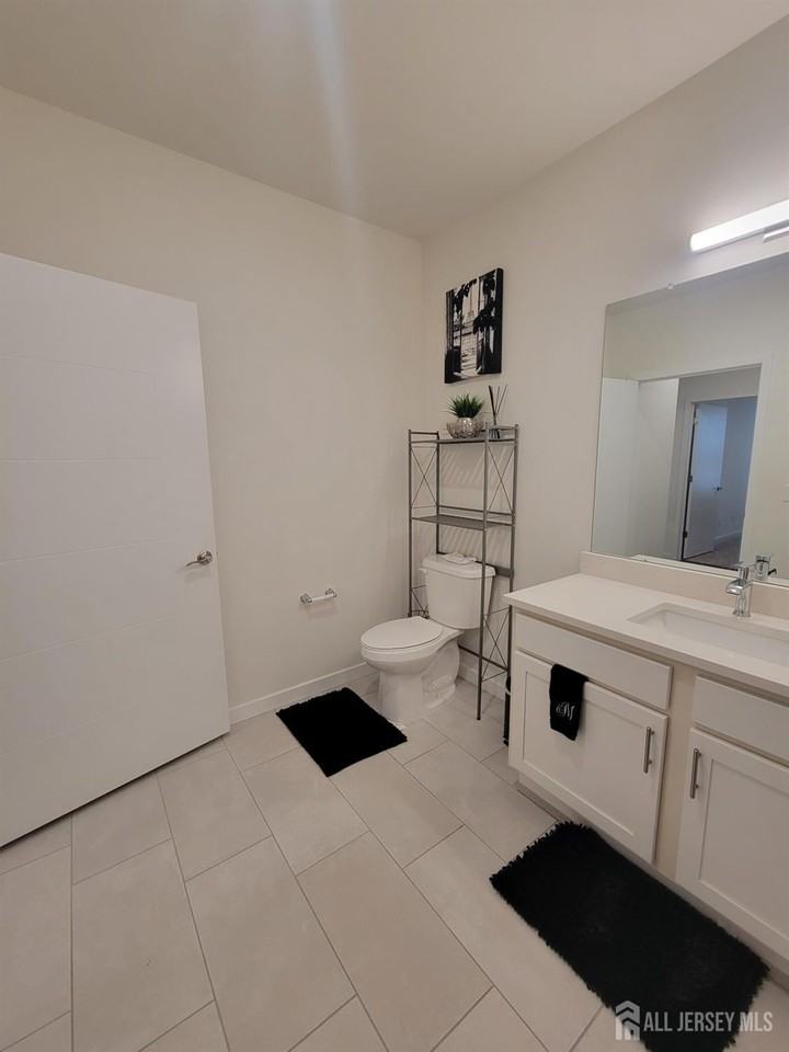 231 Lorhan Dr - Photo 6 of 33