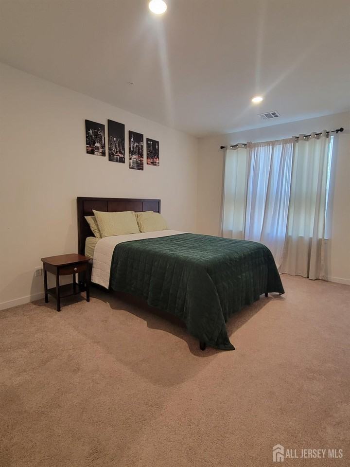 231 Lorhan Dr - Photo 7 of 33