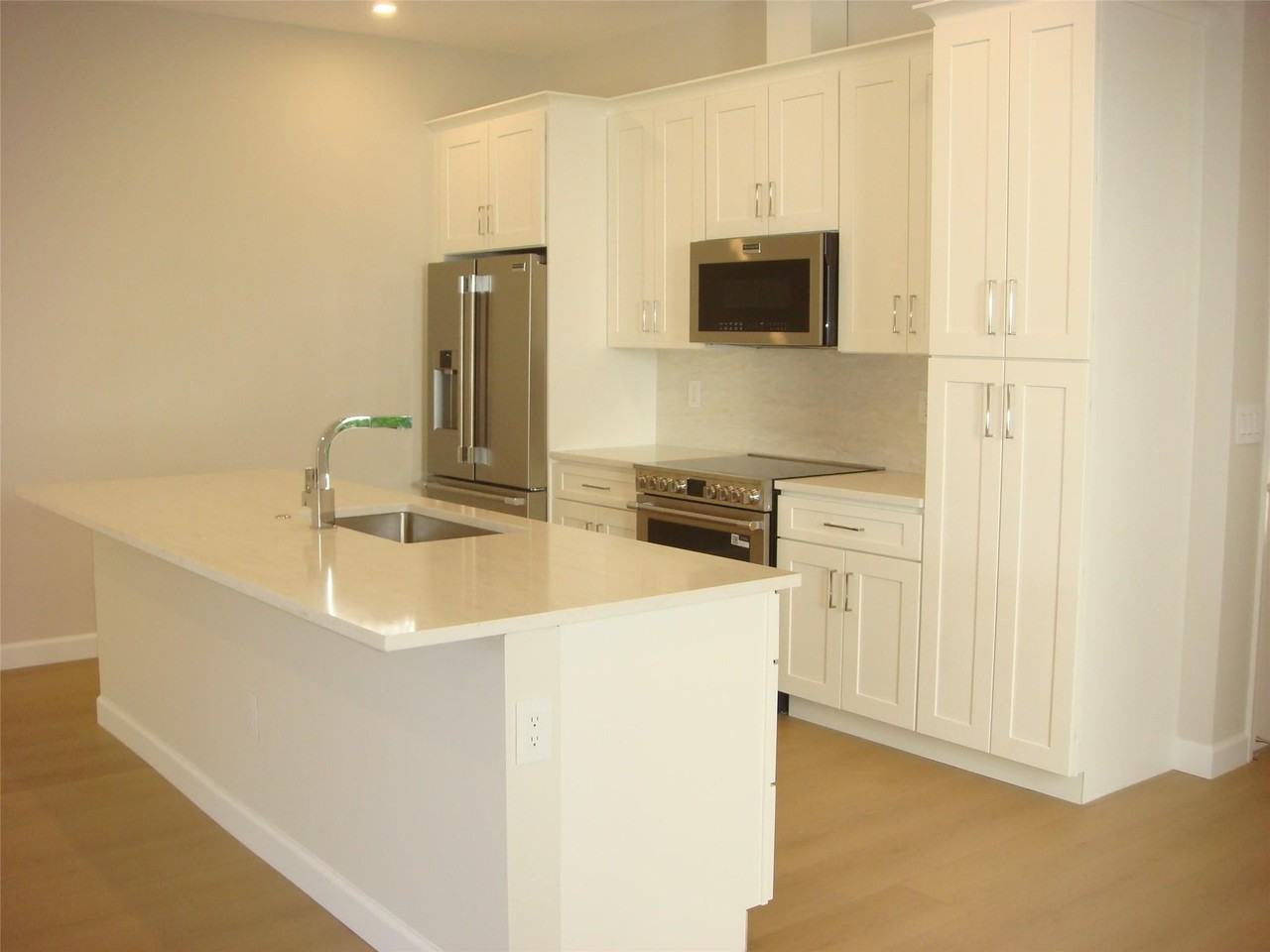 706 Sw 9th Ter - Photo 6 of 17