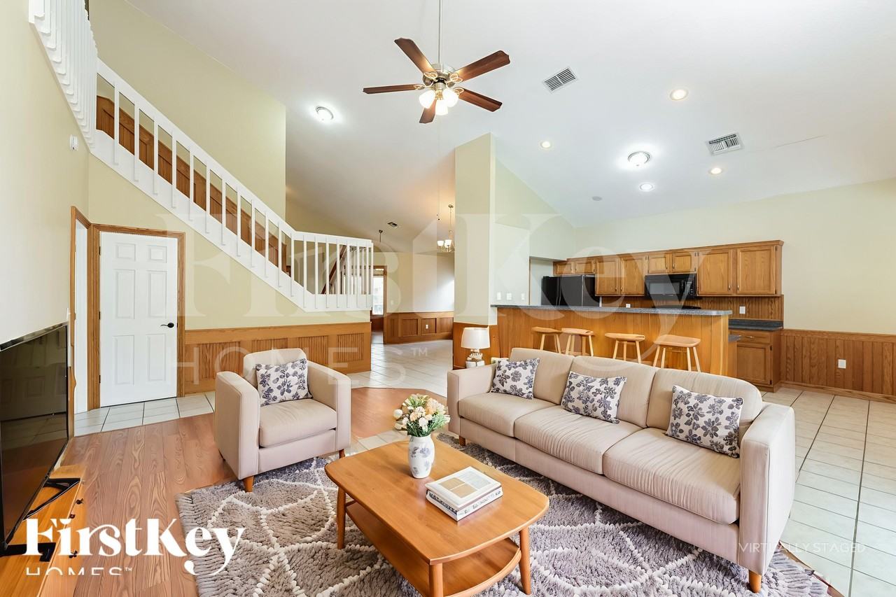 870 Stonechapel Ct - Photo 4 of 19