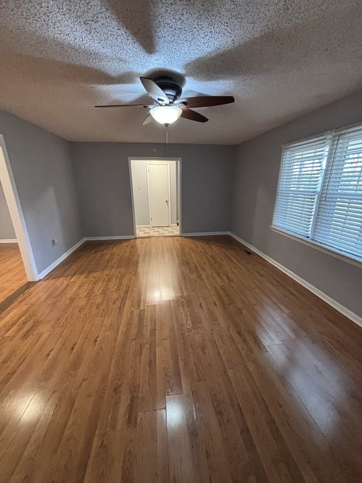 106 Carol Dr - Photo 2 of 25