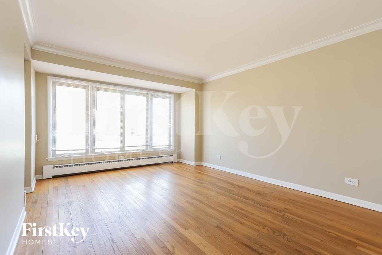 6204 S Kildare Ave - Photo 4 of 15