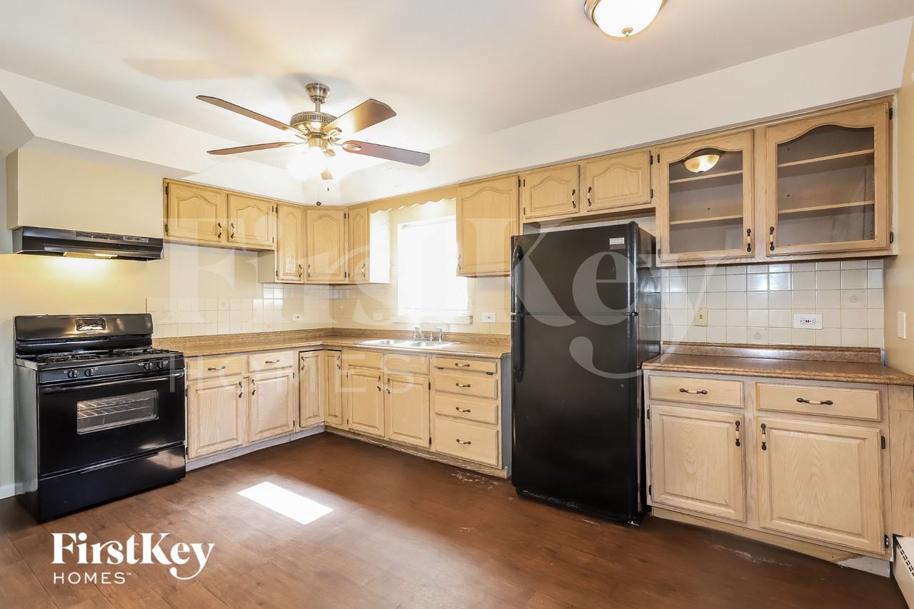 6204 S Kildare Ave - Photo 5 of 15