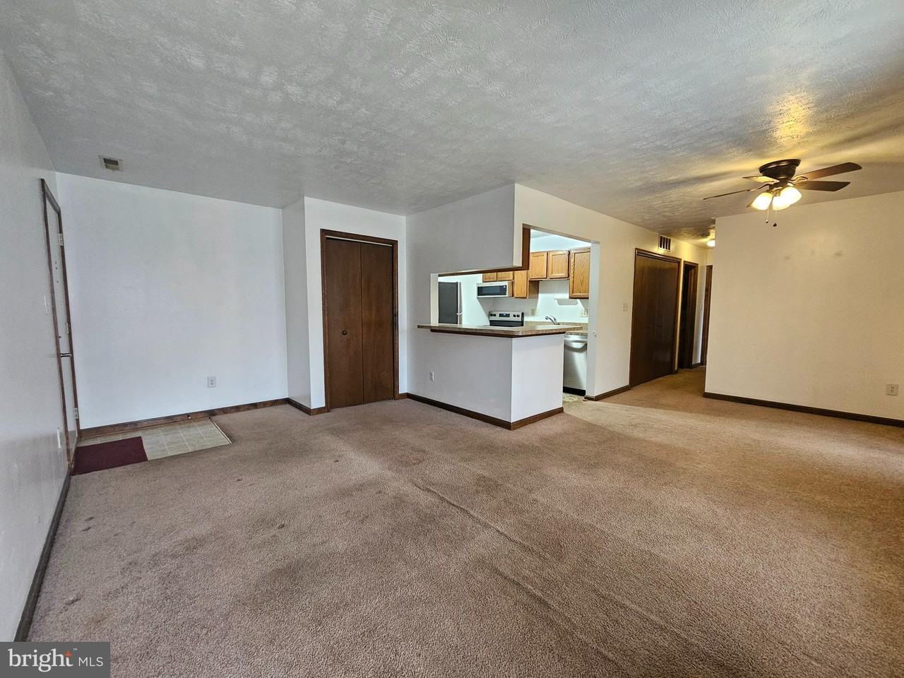 23241 Rosewood Ct - Photo 6 of 22