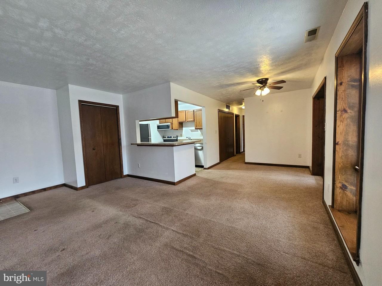 23241 Rosewood Ct - Photo 7 of 22