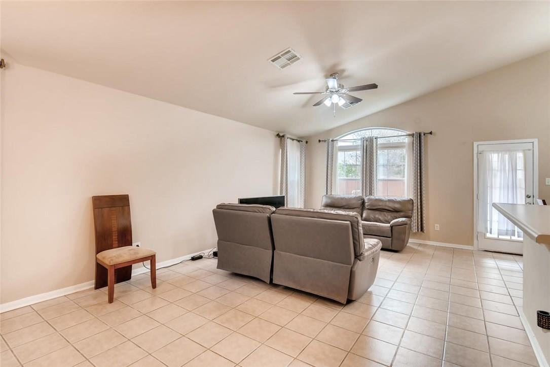 1506 Jackie Robinson Pl - Photo 5 of 27