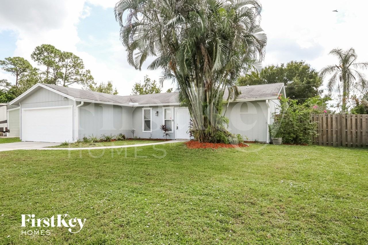 462 Se Streamlet Ave - Photo 2 of 15