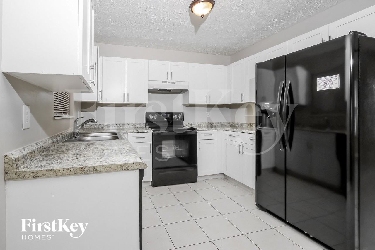 462 Se Streamlet Ave - Photo 7 of 15