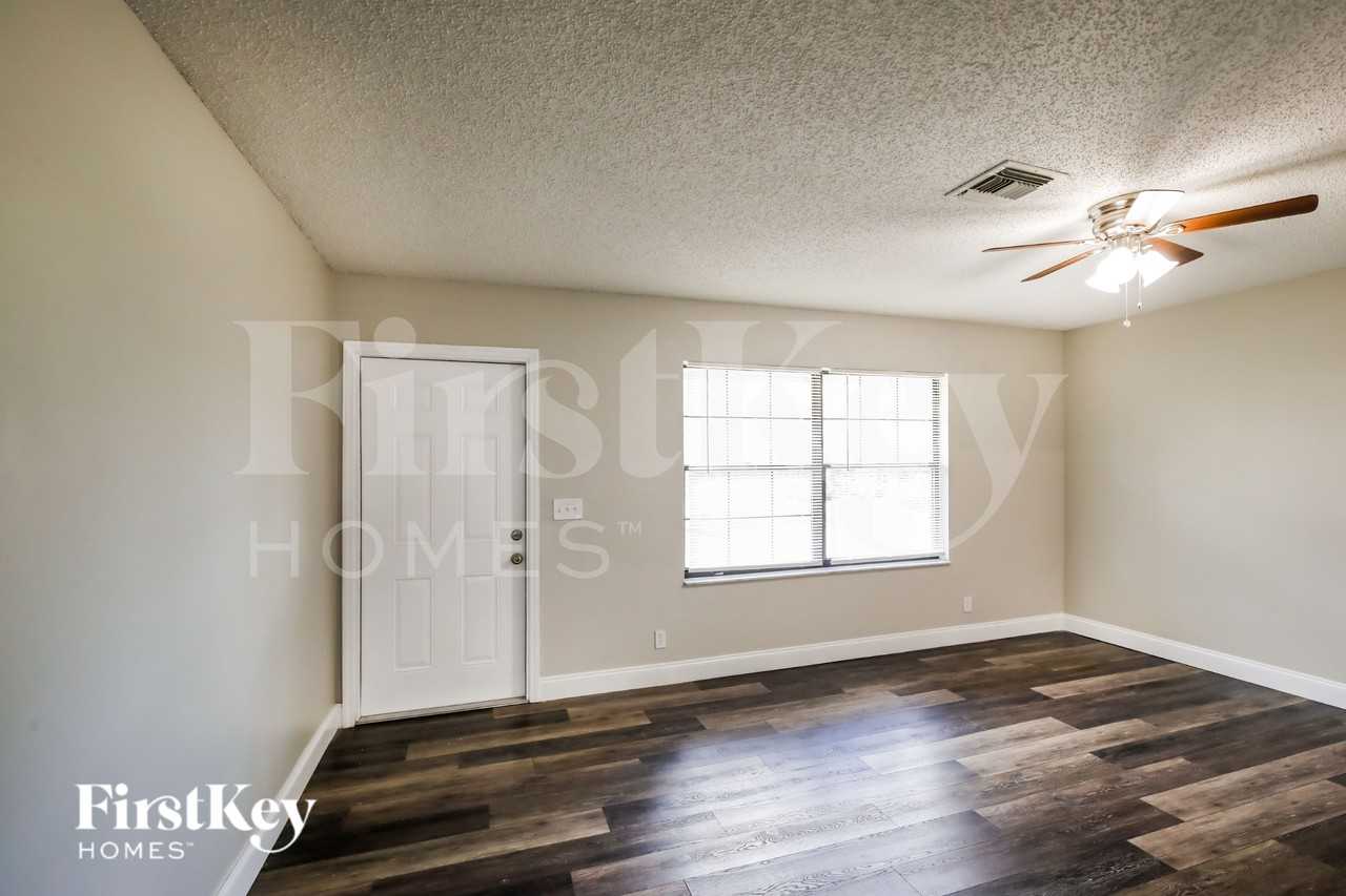 4555 Palm Ridge Blvd - Photo 2 of 19