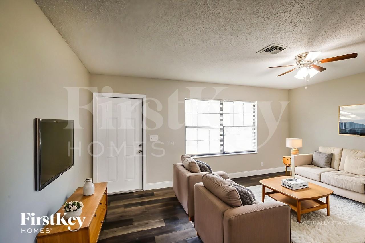 4555 Palm Ridge Blvd - Photo 3 of 19