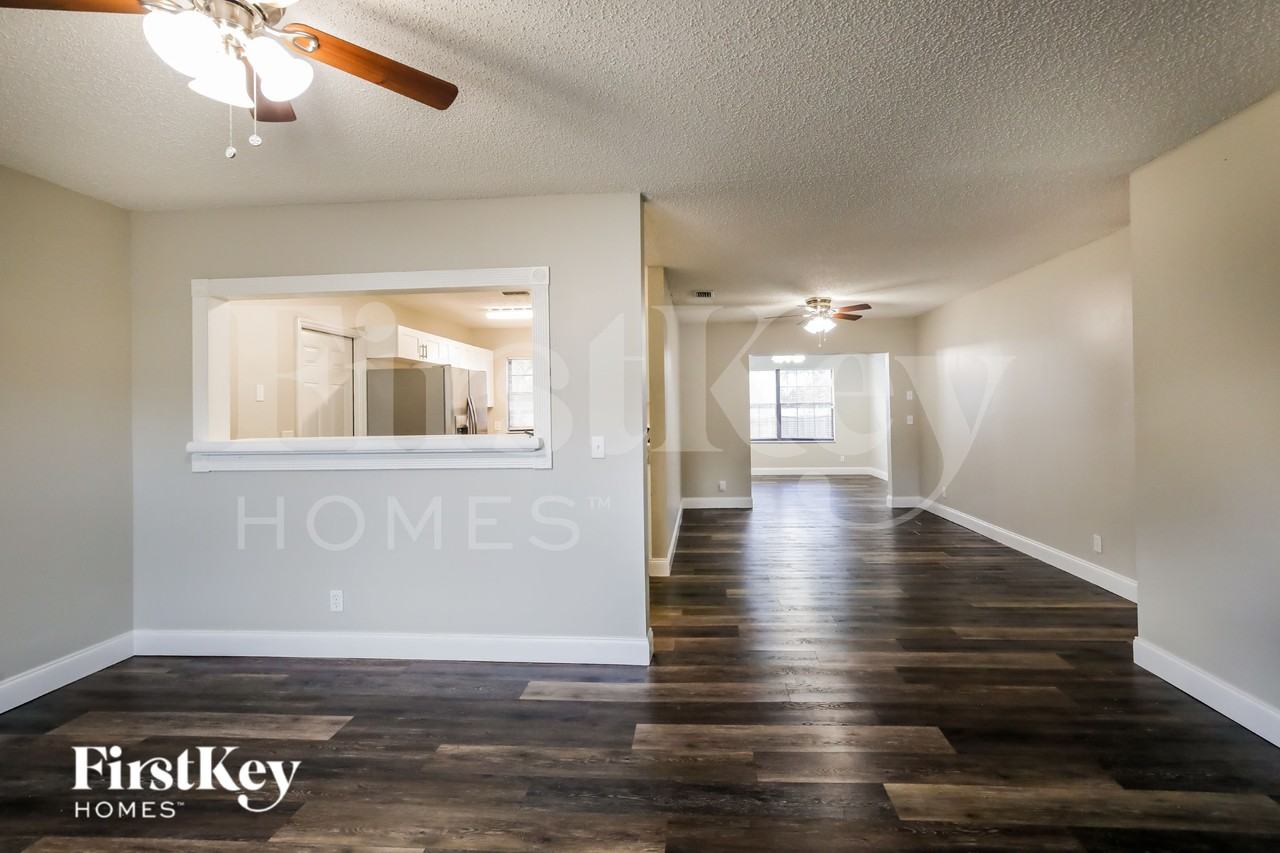 4555 Palm Ridge Blvd - Photo 4 of 19