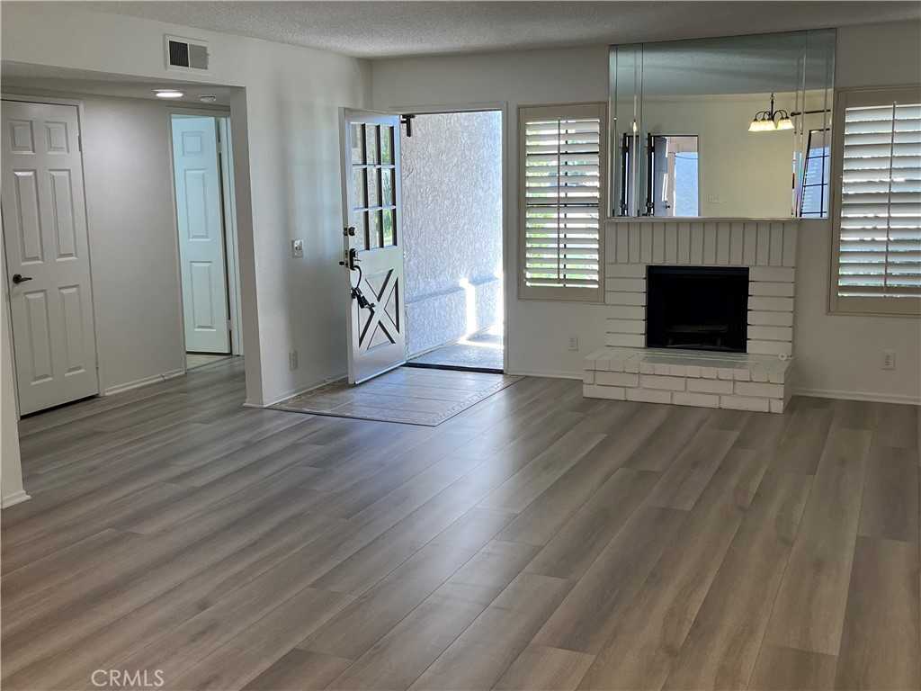 537 S College Ave - Photo 2 of 27