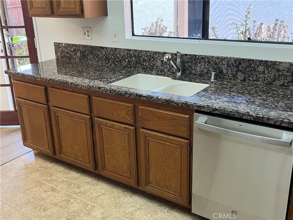 537 S College Ave - Photo 6 of 27