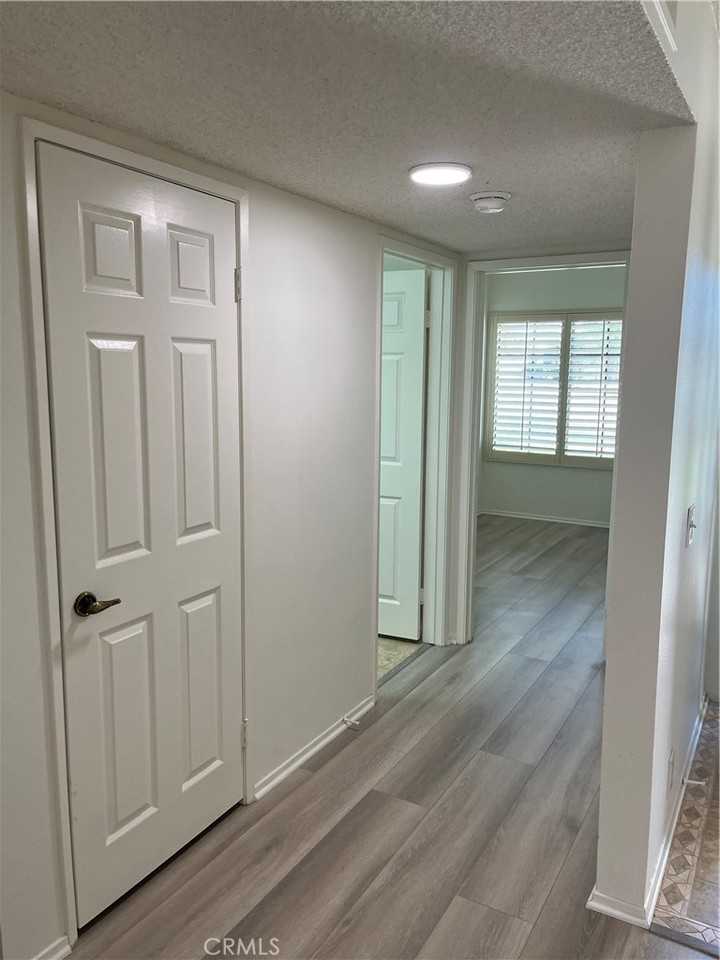 537 S College Ave - Photo 7 of 27