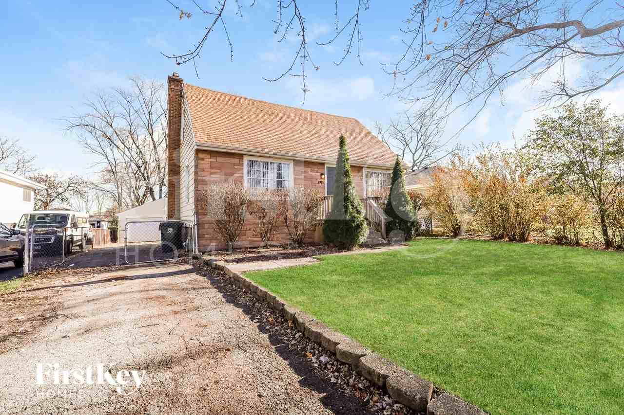 3915 N Park St - Photo 2 of 15