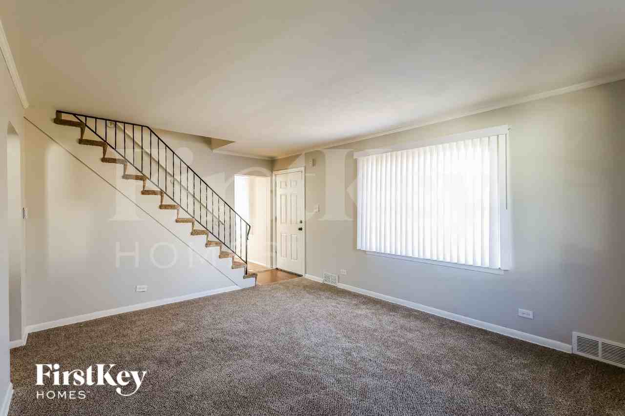 3915 N Park St - Photo 3 of 15