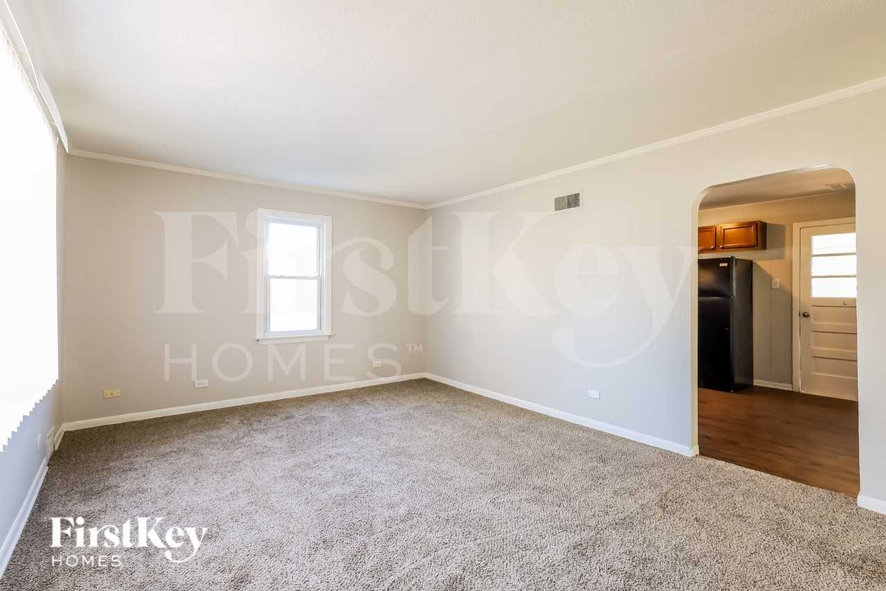 3915 N Park St - Photo 4 of 15