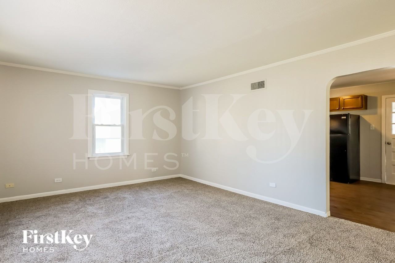 3915 N Park St - Photo 5 of 15