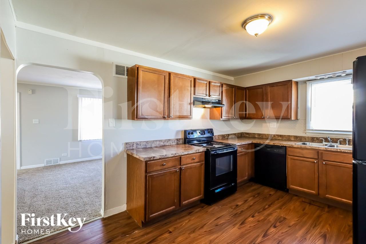 3915 N Park St - Photo 7 of 15