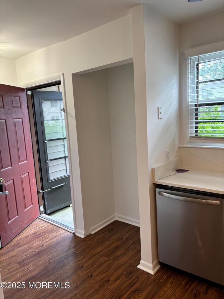 39 Pin Oak Ln - Photo 2 of 20