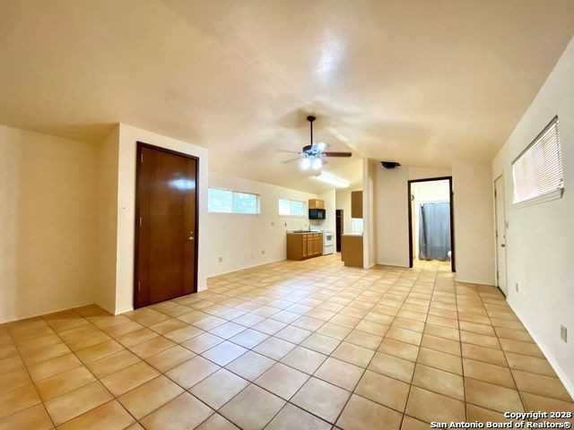 722 Waukee Pass St - Photo 4 of 8