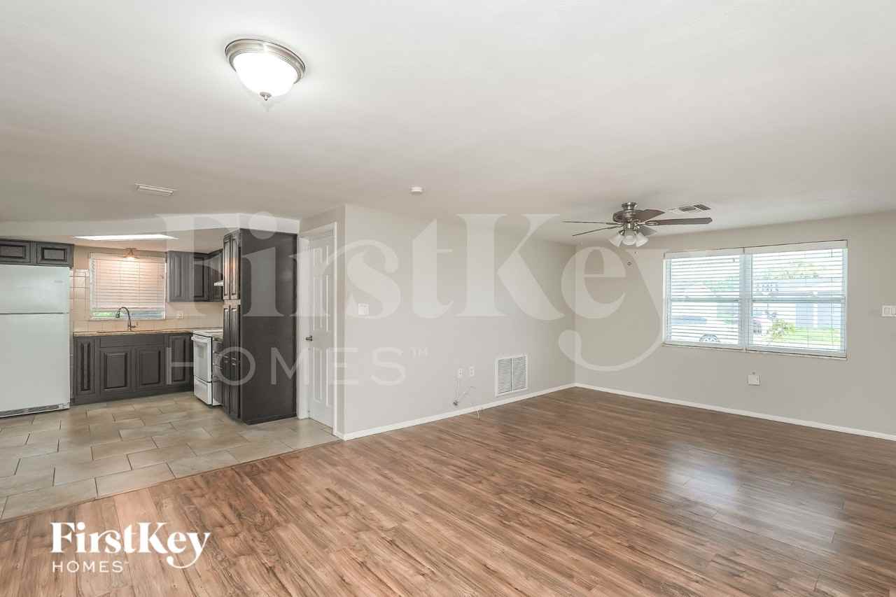 3530 Brompton Dr - Photo 2 of 19